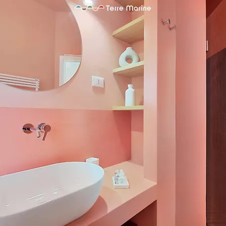 Isabella, Terre Marine Guest house