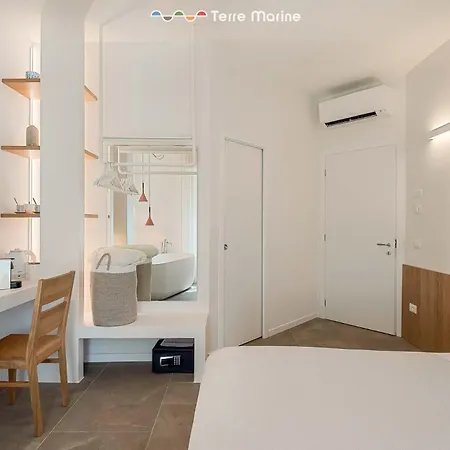 Isabella, Terre Marine Guest house