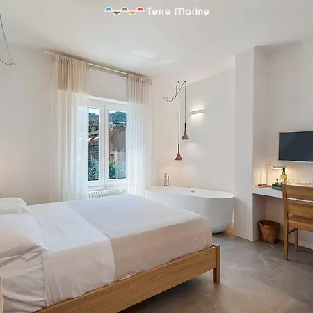 Isabella, Terre Marine Guest house *