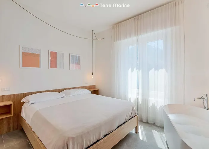 Isabella, Terre Marine