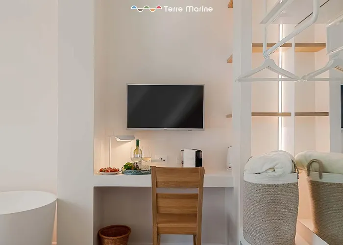 Πανσιόν Isabella, Terre Marine 3*