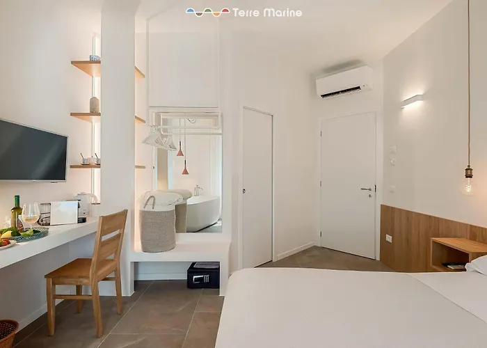 Isabella, Terre Marine Πανσιόν