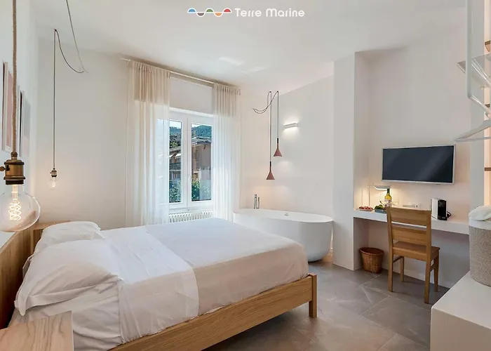 Isabella, Terre Marine Πανσιόν 3*