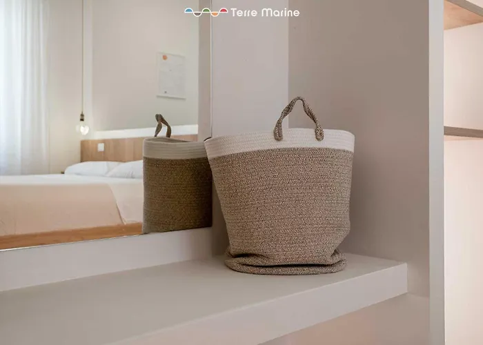 Isabella, Terre Marine Πανσιόν 3*